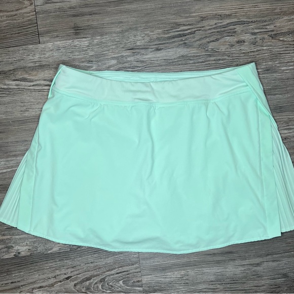 lululemon athletica Asymmetrical Skirt in Light Green - Picture 4 of 9